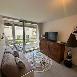 https://apt-superbe-studio-climatise-sur-le-port-de.aixenprovencehotels.org